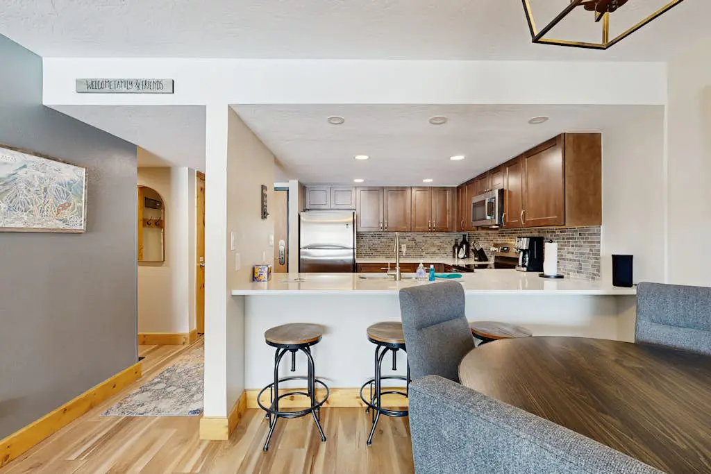 Ten Mile Circle Apartment 291