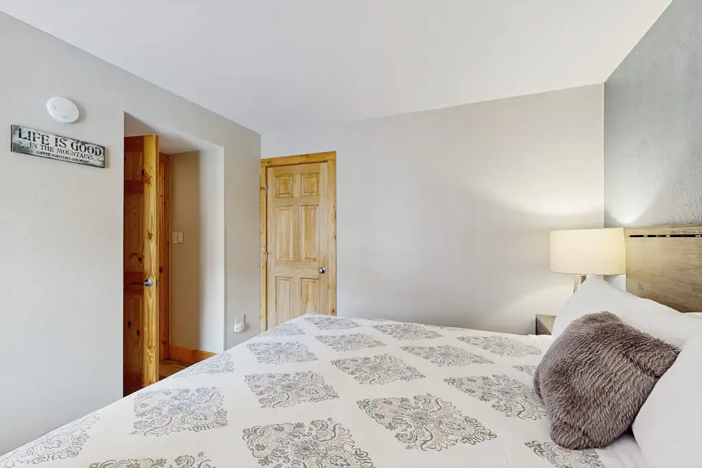 Ten Mile Circle Apartment 291