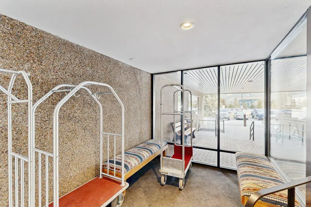 Ten Mile Circle Apartment 291