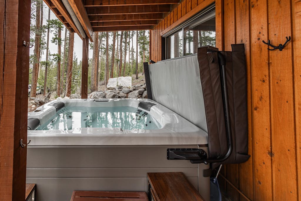 Riverfront Hot Tub Mountain Retreat