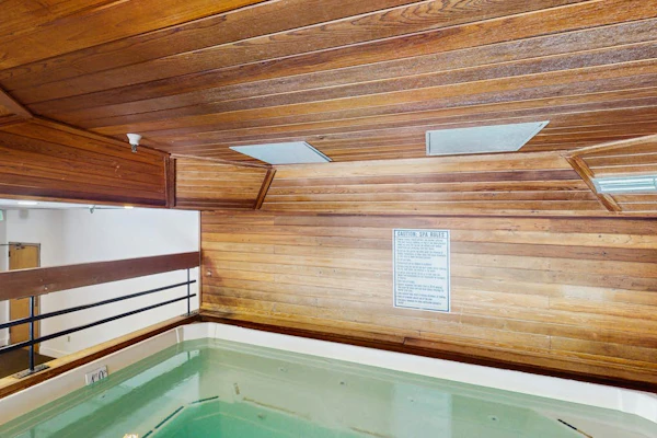 Comfortable studio w/ a minifridge & shared hot tub - walk to the lift