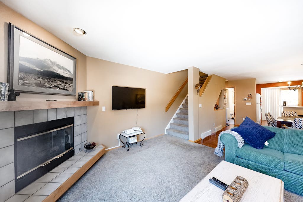 Mountain townhome with pools & hot tubs - near hiking & skiing