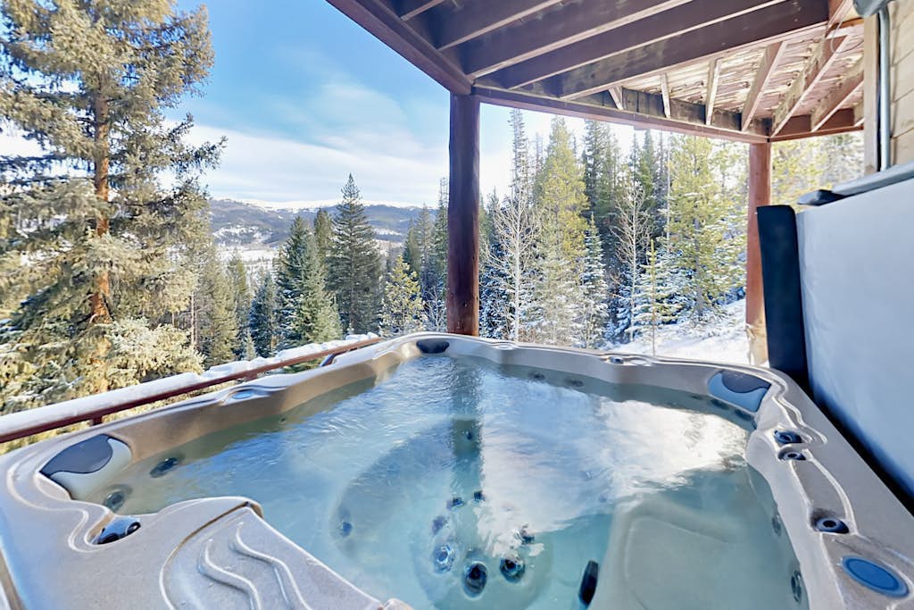 Well-appointed home with home theater, radiant heat & private hot tub