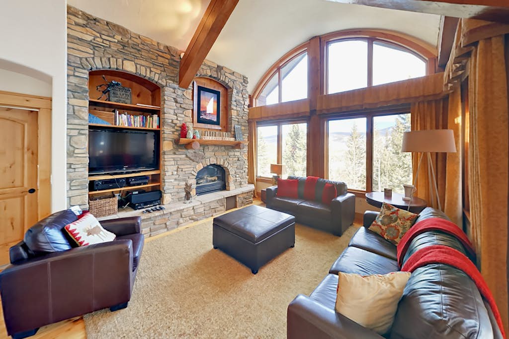 Well-appointed home with home theater, radiant heat & private hot tub