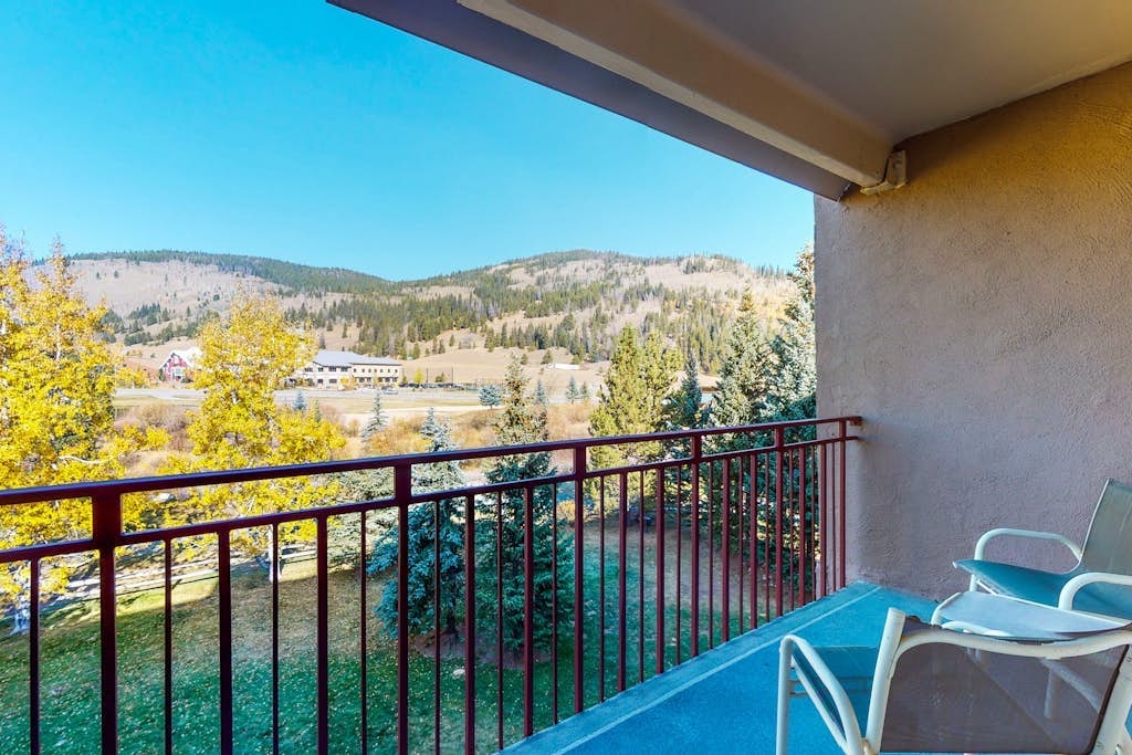 Charming mountain condo w/Vail Pass views, gas fireplace, deck, & shared hot tub