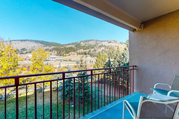 Charming mountain condo w/Vail Pass views, gas fireplace, deck, & shared hot tub