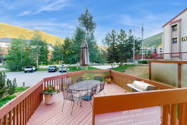 Dog-friendly, ski condo with golf course views, balcony, hot tub & sauna