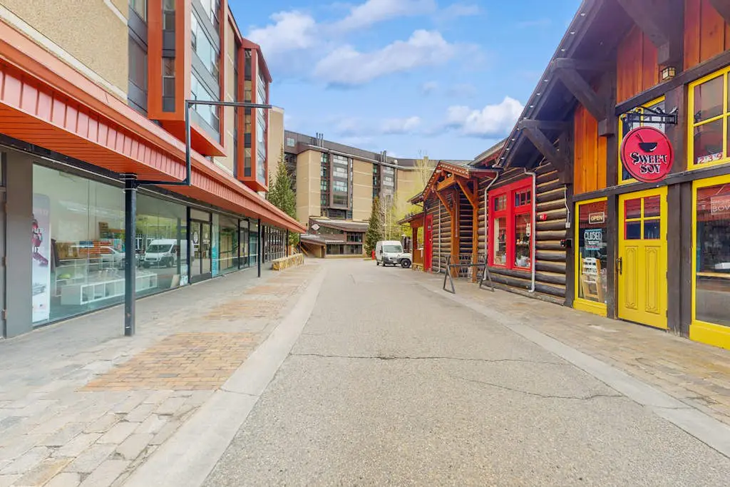 Village Square 555