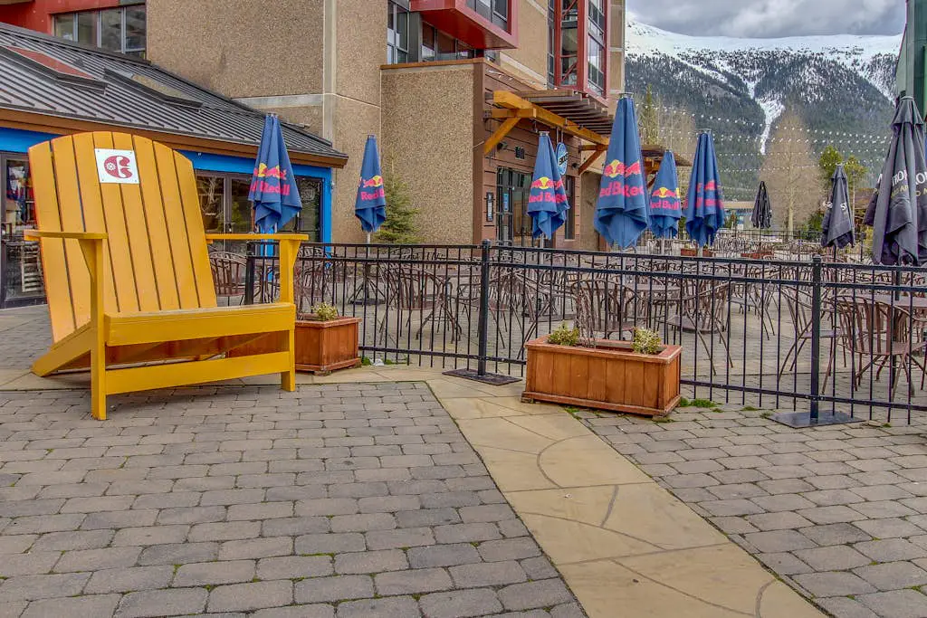 Village Square 555