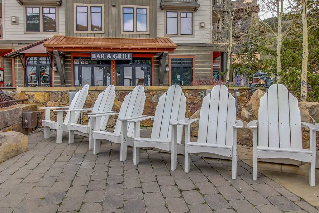 Village Square 555