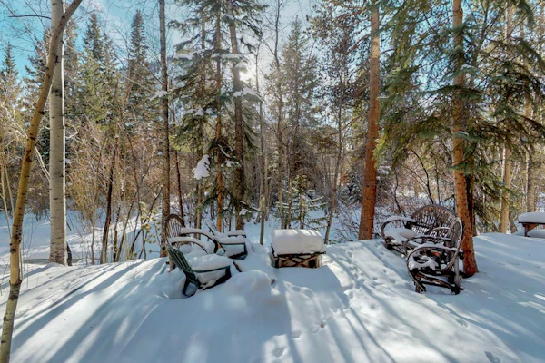Cozy townhome with private sauna & amazing Mount Royal view