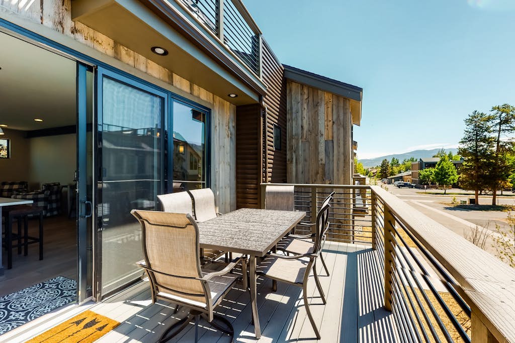 Family-friendly home near town with a private hot tub, balcony, & gas fireplace
