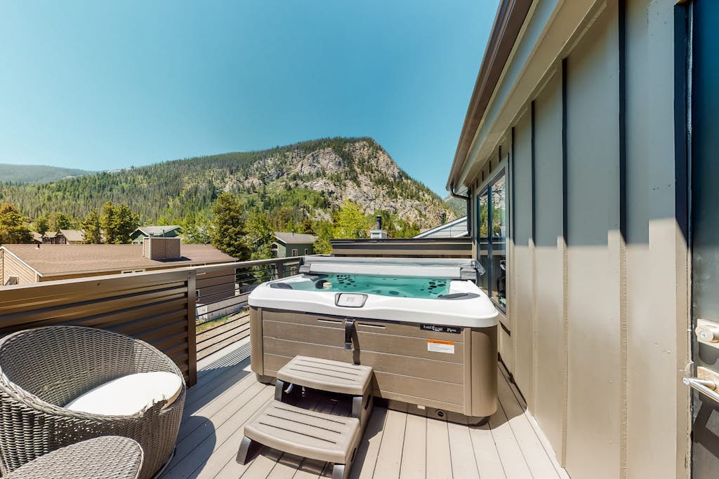 Family-friendly home near town with a private hot tub, balcony, & gas fireplace