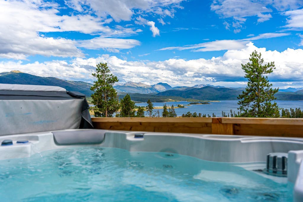 Large mountain home with epic views, hot tub, &  gas fireplace
