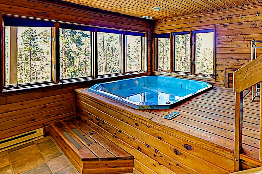 Dog-Friendly Mountain Townhouse w/Private Hot Tub & Deck - Free Shuttle to Lifts
