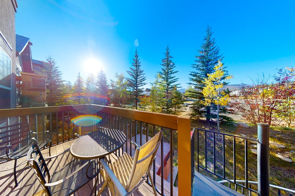 Tree-Lined Townhome Downtown w/Private Hot Tub, Slope Views, Fireplace, WiFi