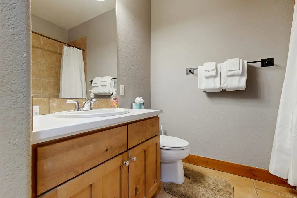 Kicking Horse Lodges 3-202