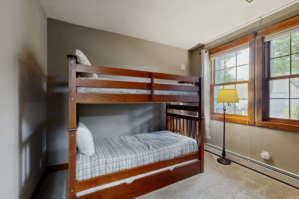 Kicking Horse Lodges 3-202