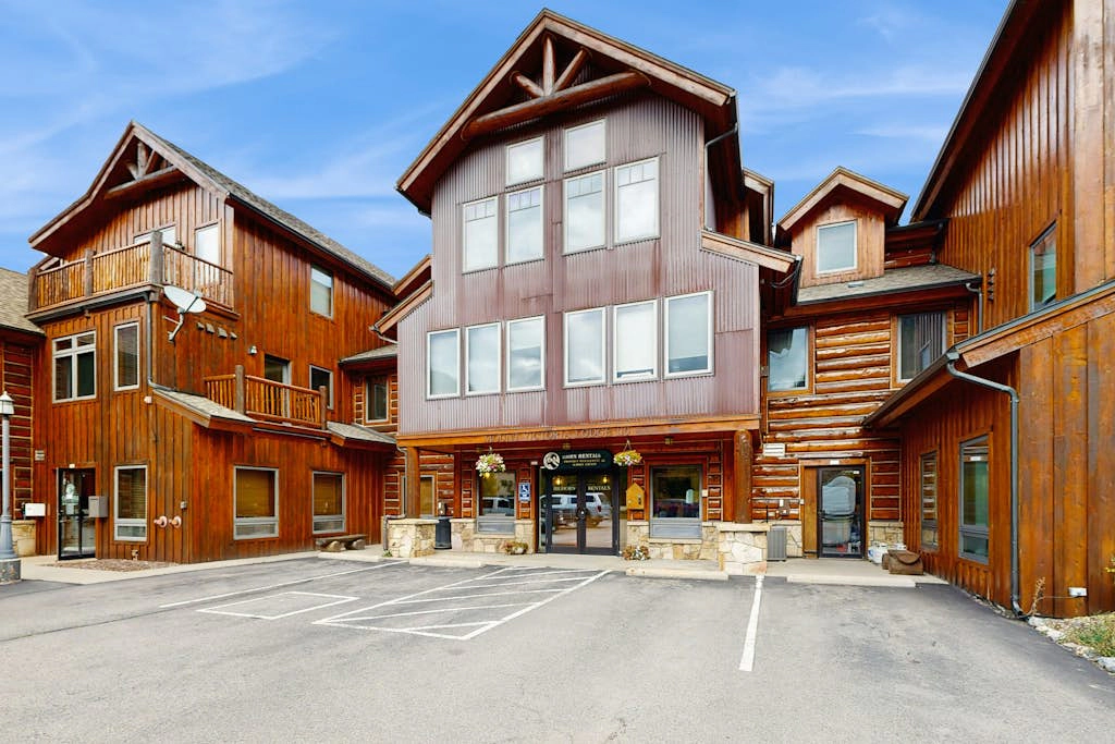 Mountain Retreat on 1st