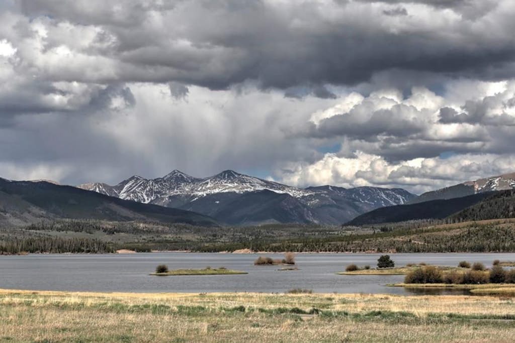 Modern Waterfront Condo w/ Mountain View, W/D, & High Speed WiFi - Near Skiing