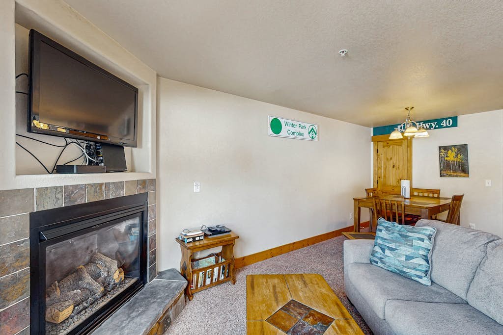 Convenient Mountain Condo w/Free WiFi, Mtn Views, Private Washer/Dryer, & Cable