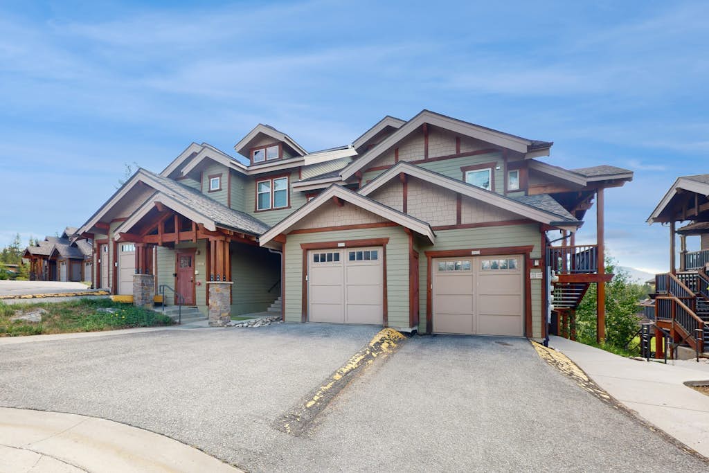Mountain-view condo on ski shuttle route with deck & fireplace