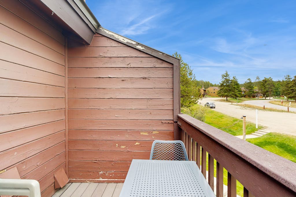 Upscale loft condo with fireplace, balcony, pool, hot tub & W/D