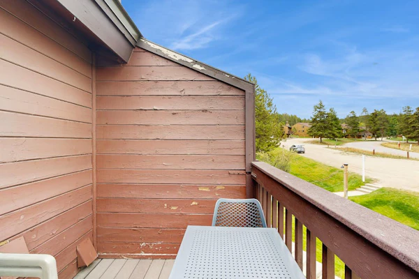 Upscale loft condo with fireplace, balcony, pool, hot tub & W/D