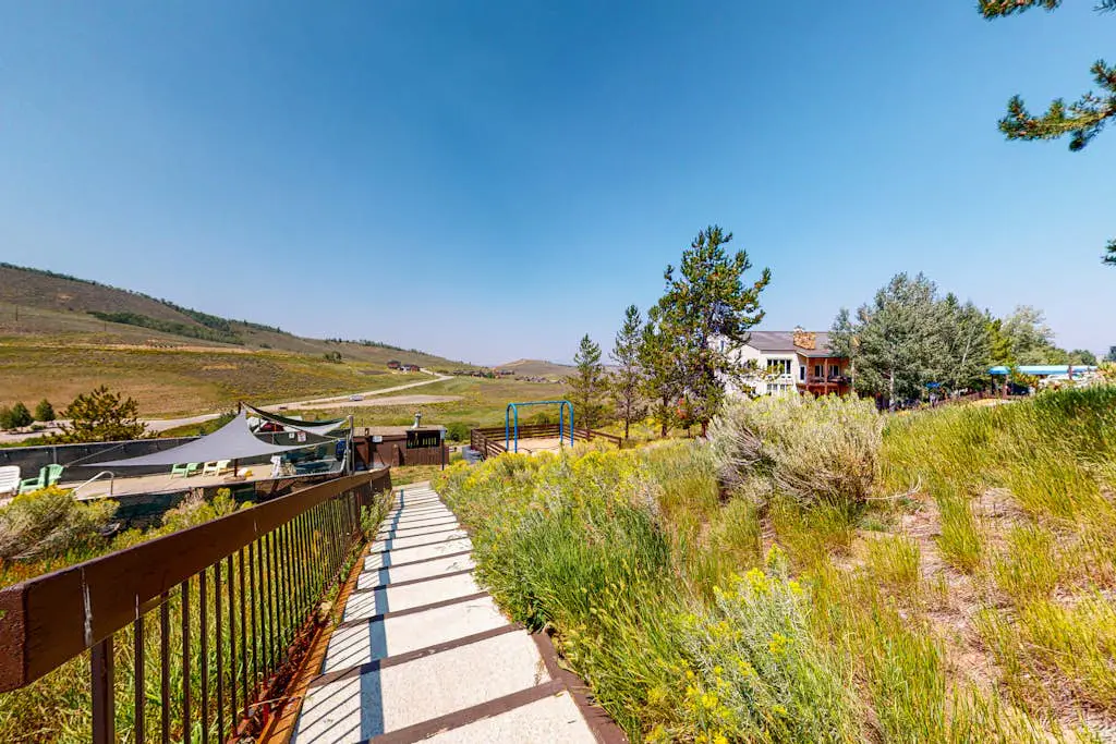Mountainside 037