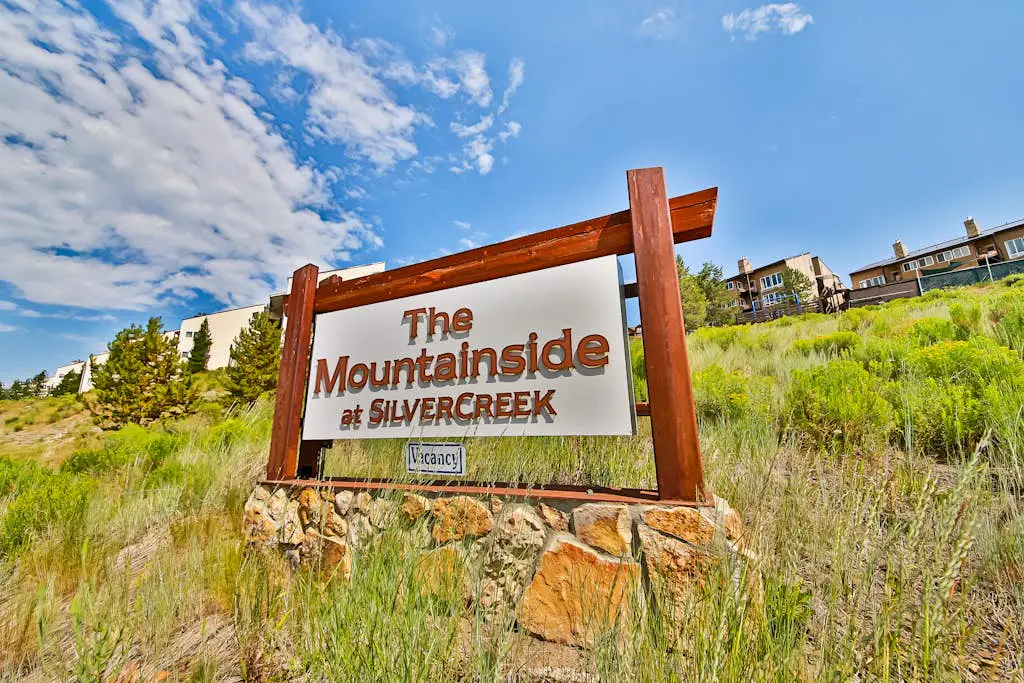 Mountainside 037