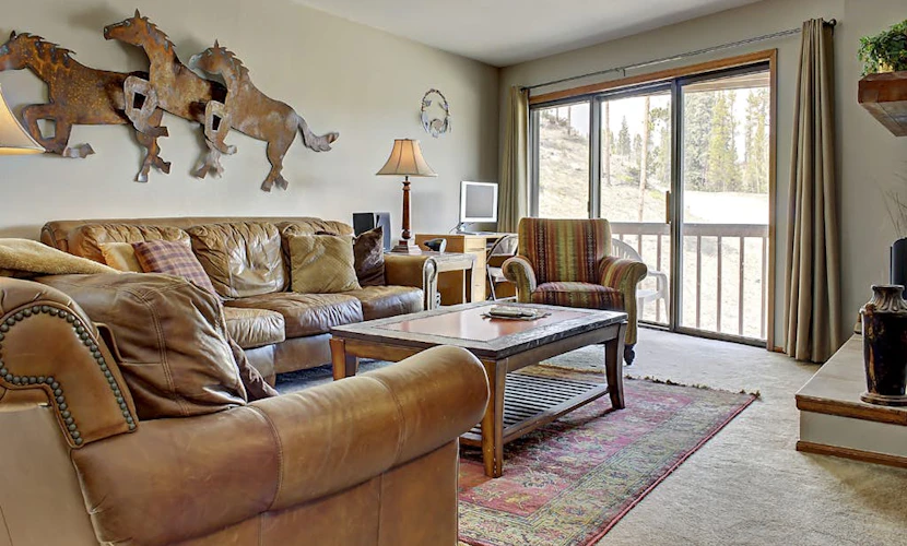 Townhouse with jetted tub, fireplace, views of Continental Divide
