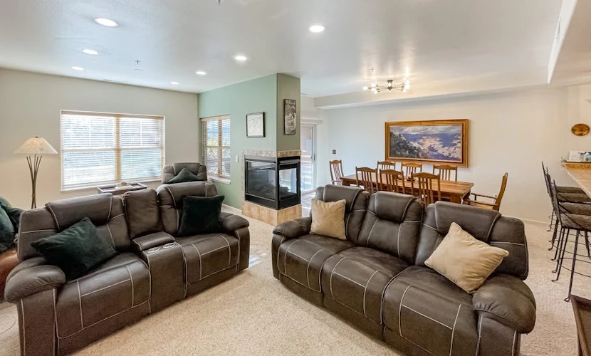 Comfortable mountain view condo with gas fireplace, W/D, & patio