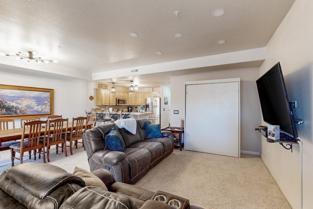 Comfortable mountain view condo with gas fireplace, W/D, & patio