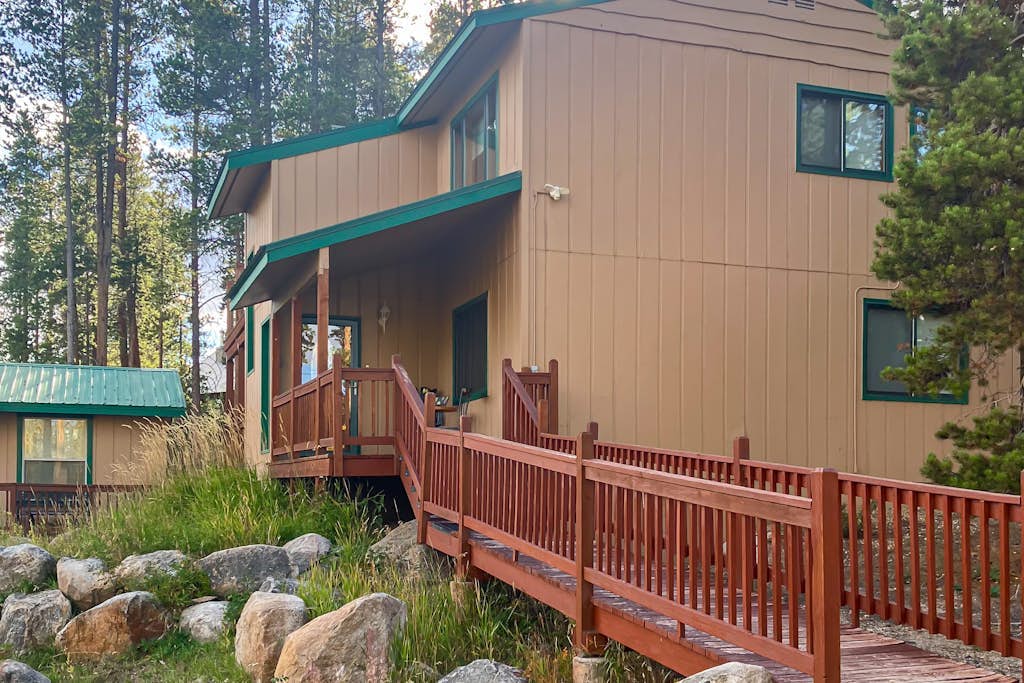 Tree-lined retreat with lake views, wood stove, and private washer/dryer