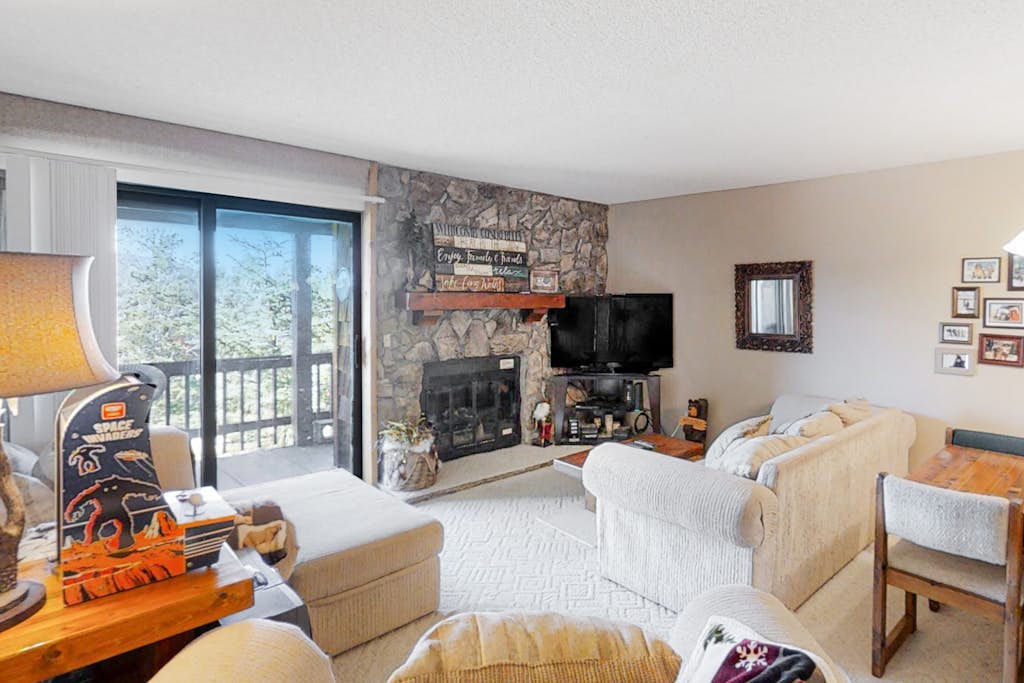 Mountain View Condo w/ 3 Balconies, Gas Fireplace, Shared Hot Tub & Ski Shuttle