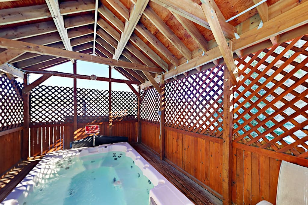 Mountain View Condo w/ 3 Balconies, Gas Fireplace, Shared Hot Tub & Ski Shuttle