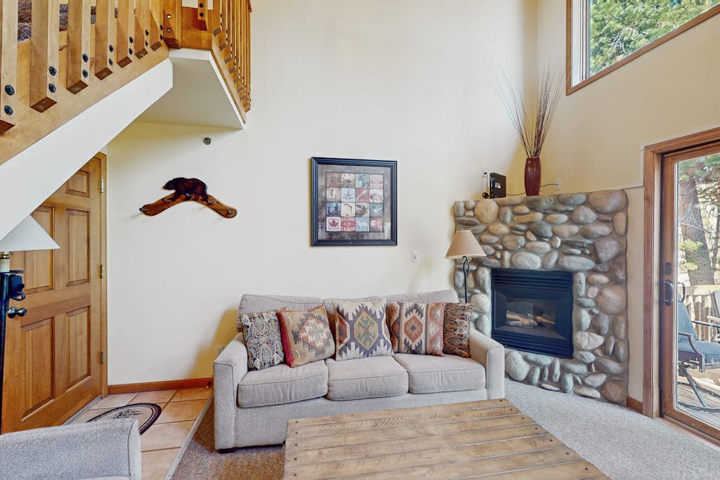Airy & bright retreat w/ private balcony, great location, & gas fireplace