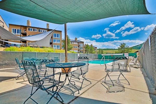 The Mountainside - Unit B47 with a private indoor hot tub, views, & pool