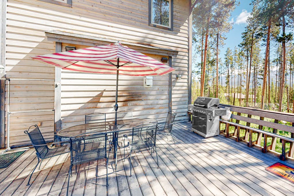 Tree-Lined Home with Private Hot Tub, Gas Fireplace, Shuffleboard & WiFi