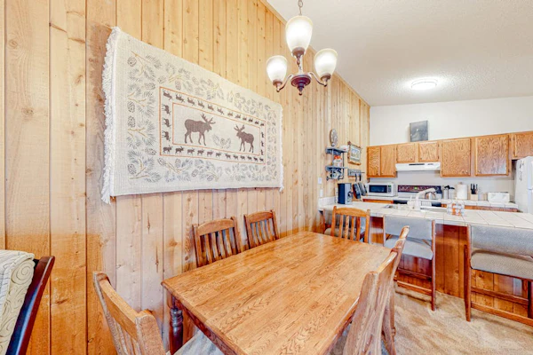 Cozy condo close to the ski resort with shared game room, pool, hot tub, WiFi
