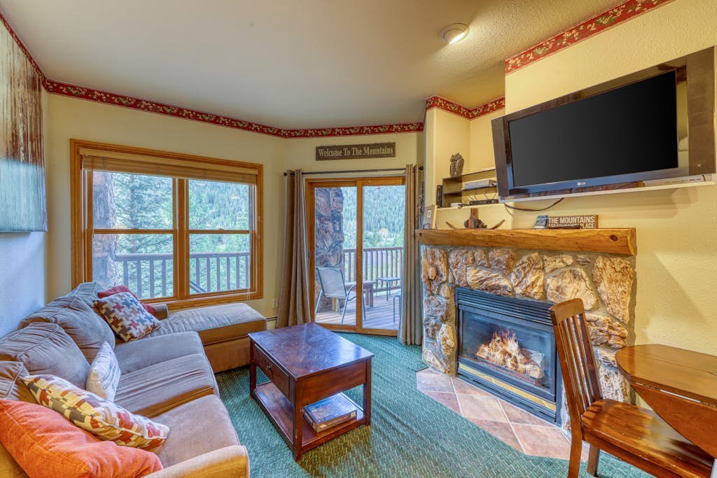 Walk to the Slopes, Amazing Ski Area Views, Shared Hot Tubs Too