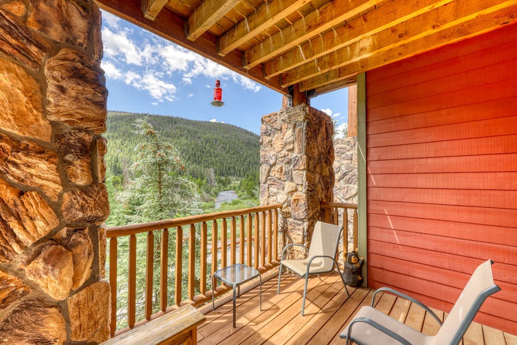 Walk to the Slopes, Amazing Ski Area Views, Shared Hot Tubs Too