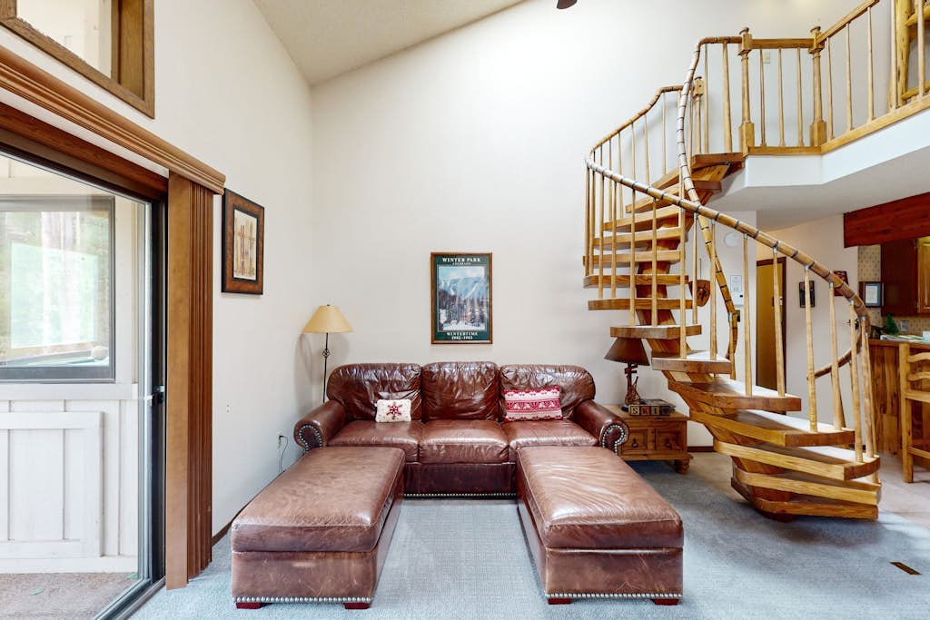 Cozy Rustic Condo with Scenic Views & Modern Amenities in Winter Park