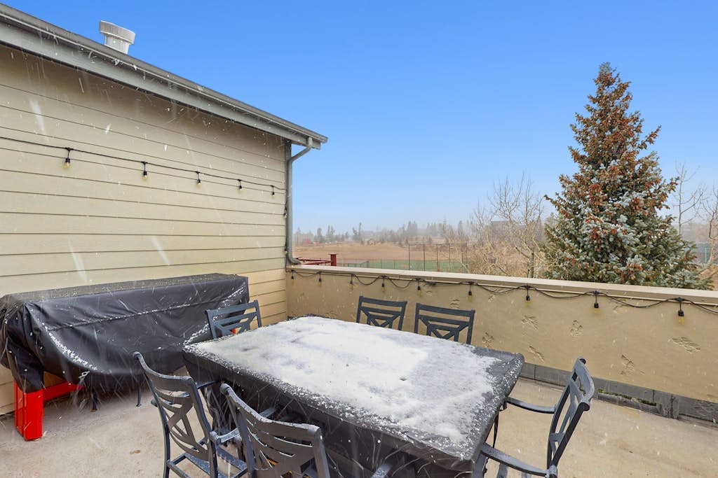 Sunny & Spacious Condo in Downtown Dillon, Fireplace, WiFi