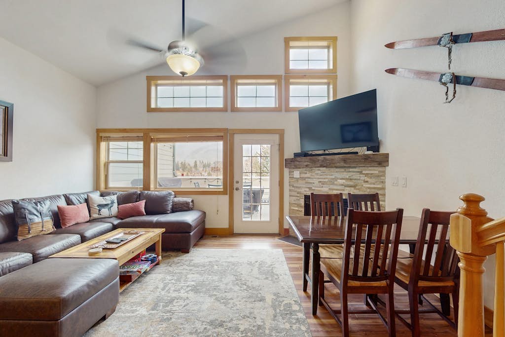 Sunny & Spacious Condo in Downtown Dillon, Fireplace, WiFi