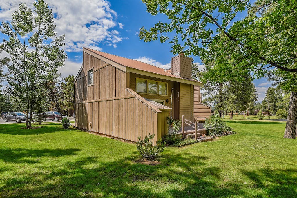 Cozy condo w/fireplace, & loft - close to golf, hot springs, lakes & Wolf Creek