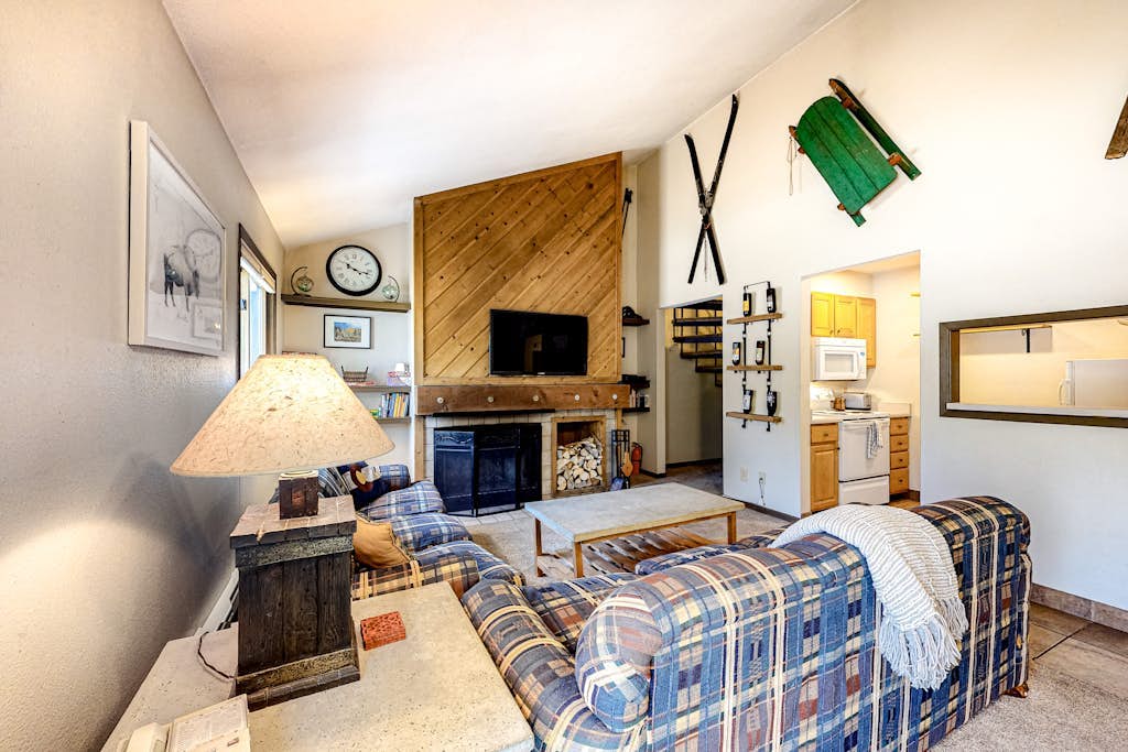 Cozy Ski Condo w/ Fast WiFi & a Wood-Burning Fireplace - Walk to the Lifts