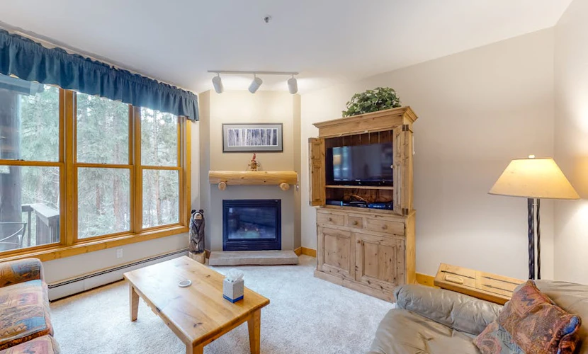 Condo Just Steps from a Free Ski Shuttle, Shared Pool and Hot Tubs
