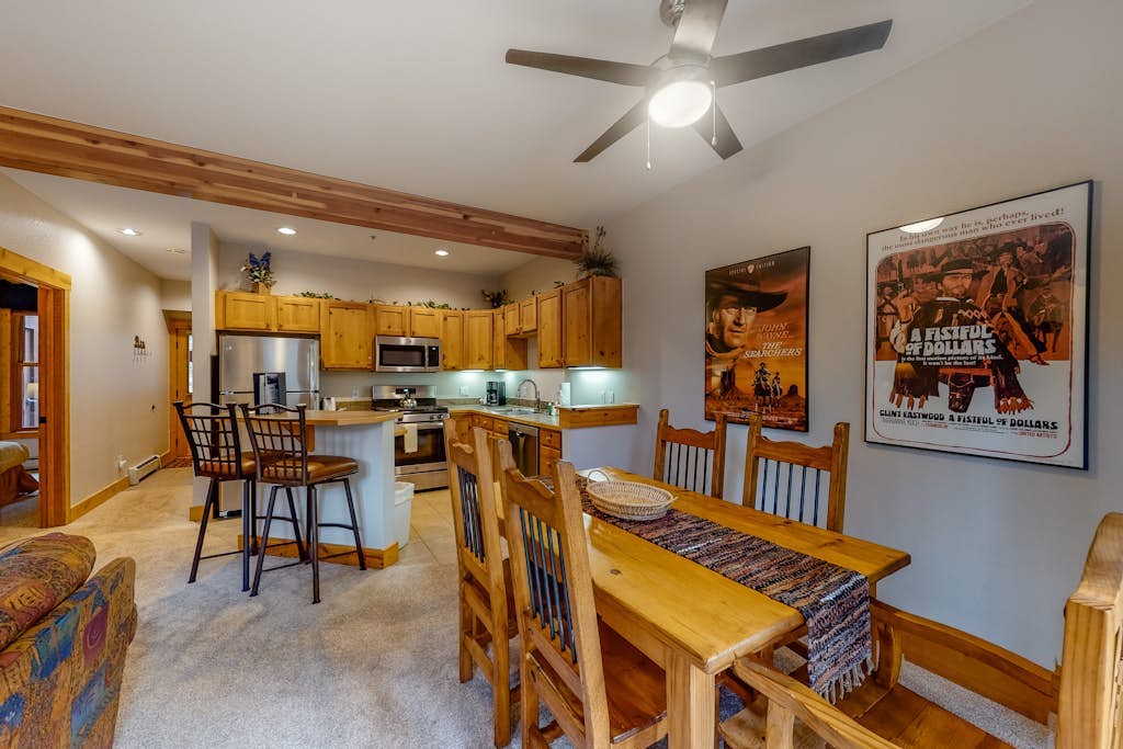 Condo Just Steps from a Free Ski Shuttle, Shared Pool and Hot Tubs