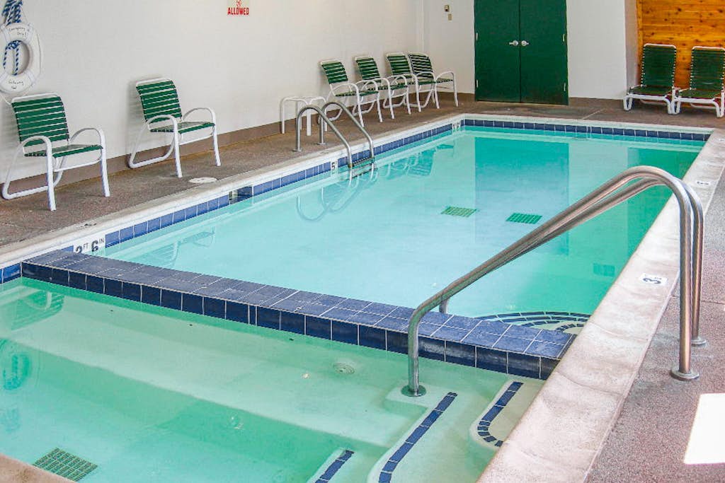 Affordable condo w/ mountain views plus a shared pool & hot tub